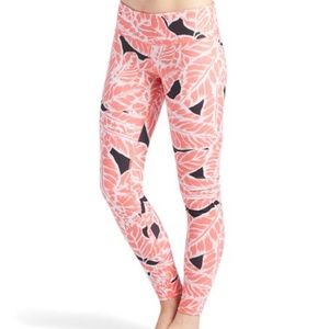 ALO Yoga Airbrush Leggings in Palm Springs Guava